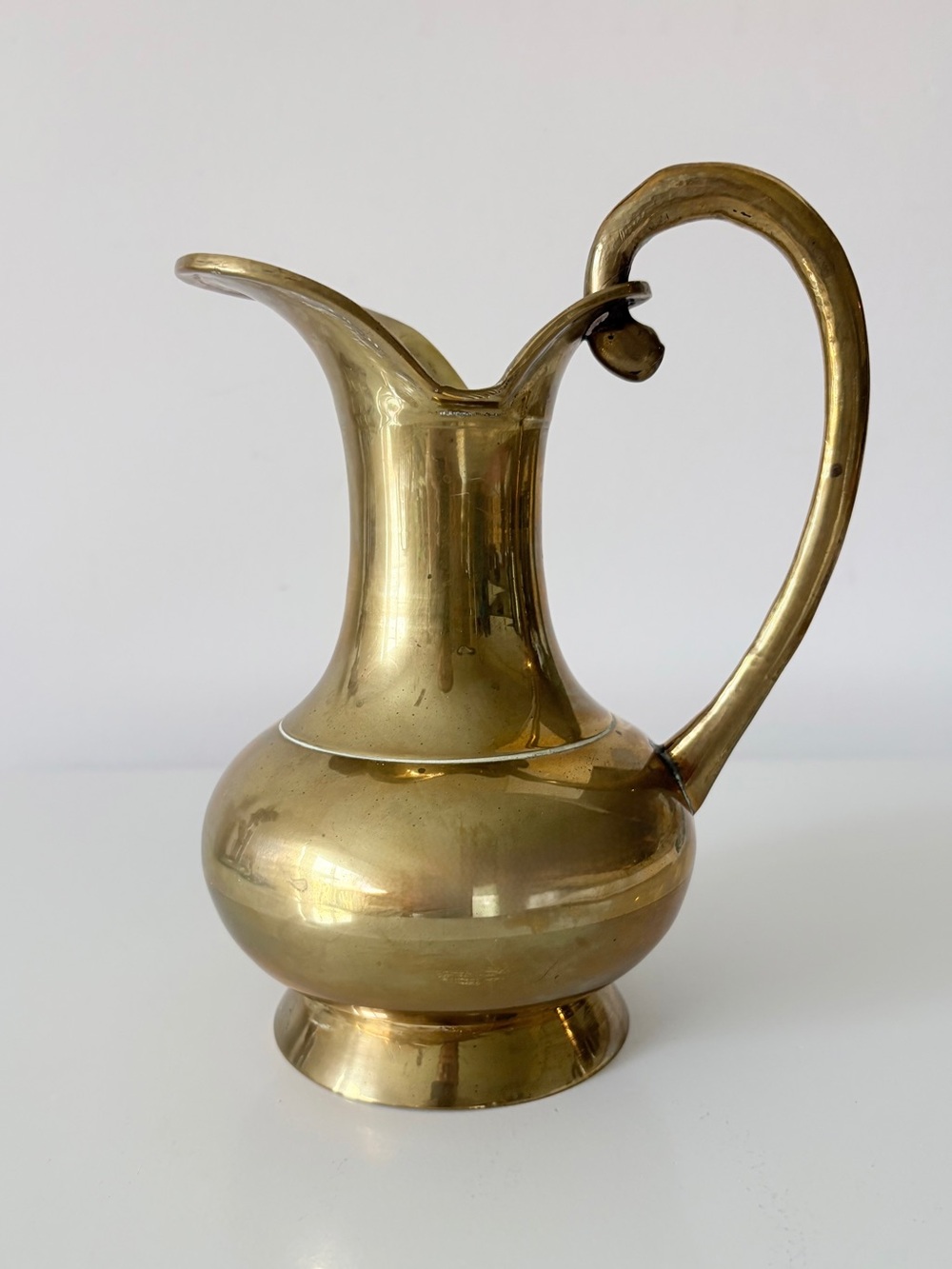 Vintage Brass Pitcher 8" Heavy Solid Brads Ewer Vase Made in India - Picture 2 of 9